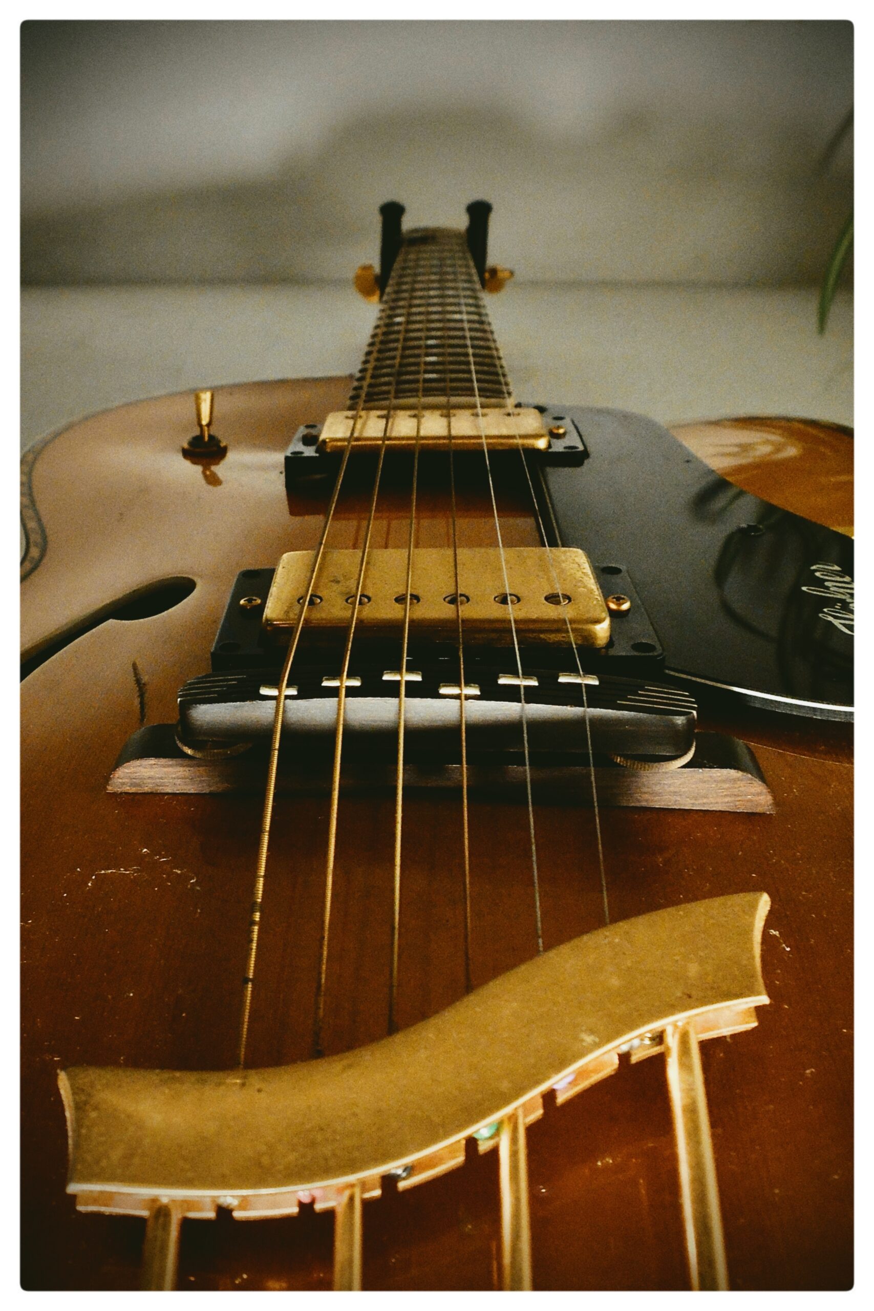 Gitarre an der Wand (3/365)